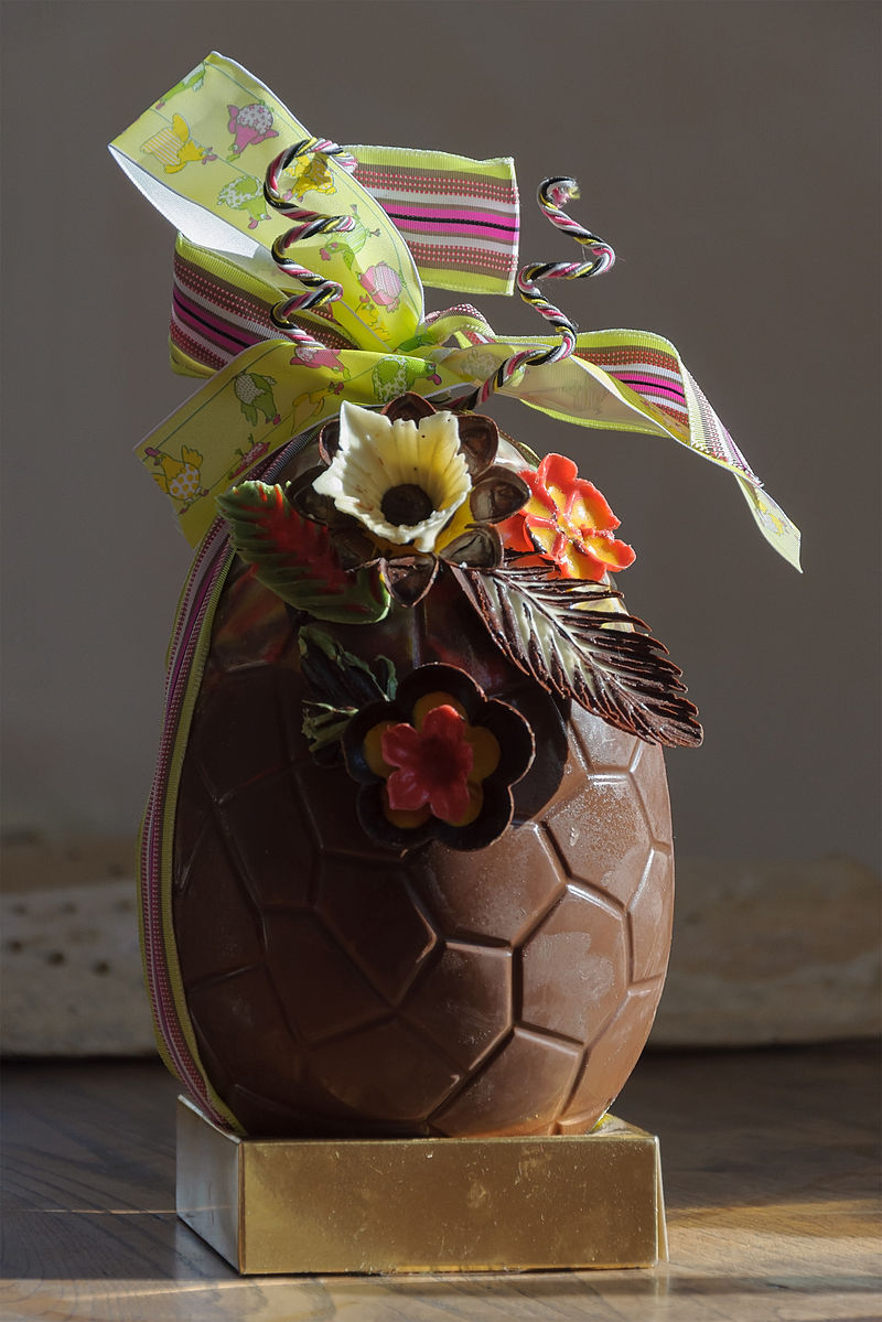 800px-Chocolate_easter_egg